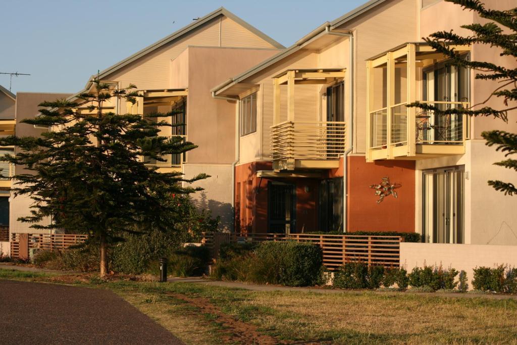 Newcastle Harbourside Terraces Apartment Exterior photo